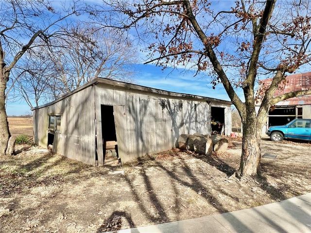 75 NW 1501 Road, Holden, MO 64040