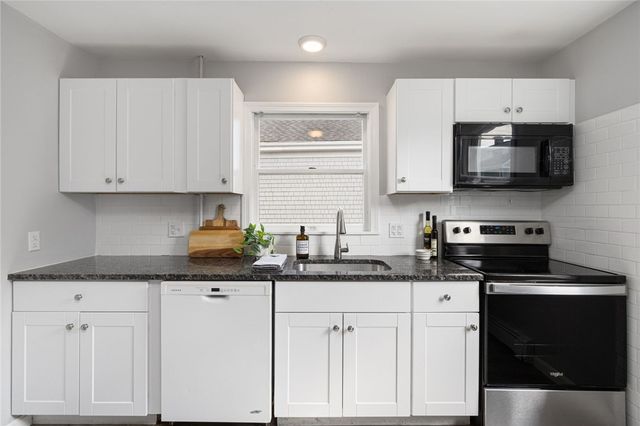 75 Tilden Avenue, Newport, RI 02840