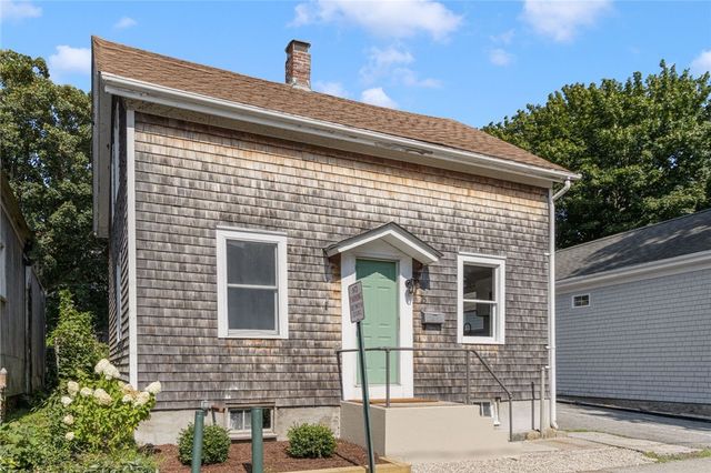 75 Tilden Avenue, Newport, RI 02840
