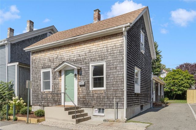 75 Tilden Avenue, Newport, RI 02840