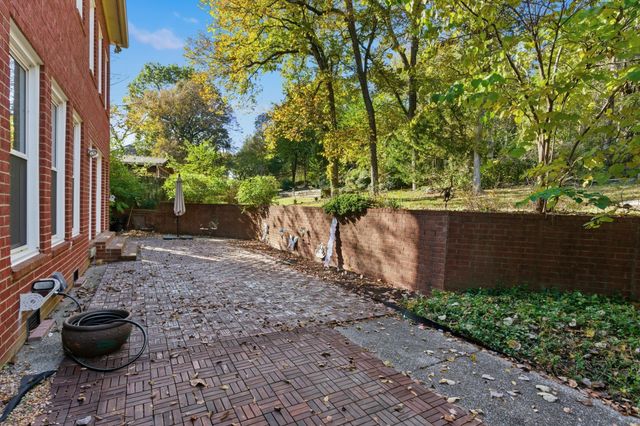 9404 Smithson Ln, Brentwood, TN 37027