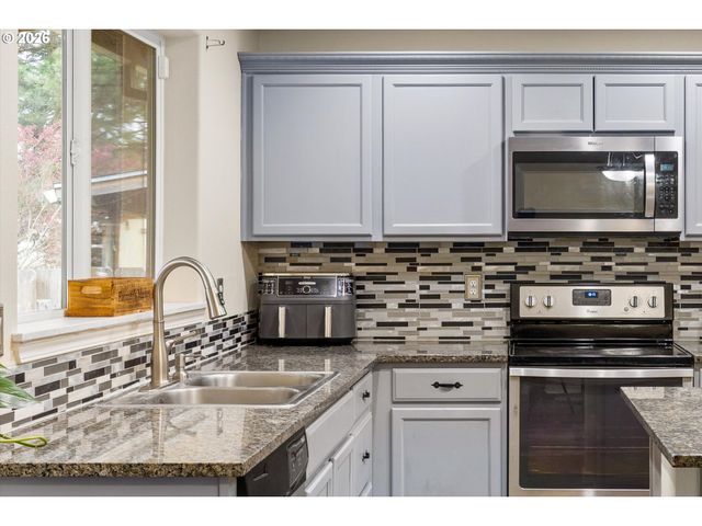 2985 OXFORD St, Woodburn, OR 97071