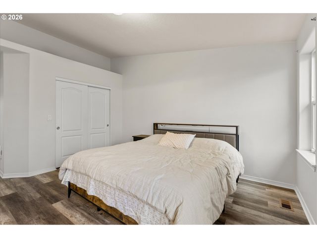 2985 OXFORD St, Woodburn, OR 97071