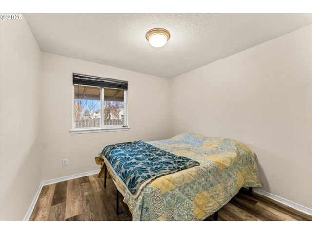 2985 OXFORD St, Woodburn, OR 97071