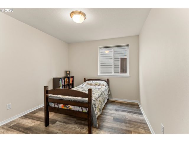 2985 OXFORD St, Woodburn, OR 97071