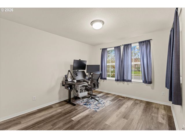 2985 OXFORD St, Woodburn, OR 97071