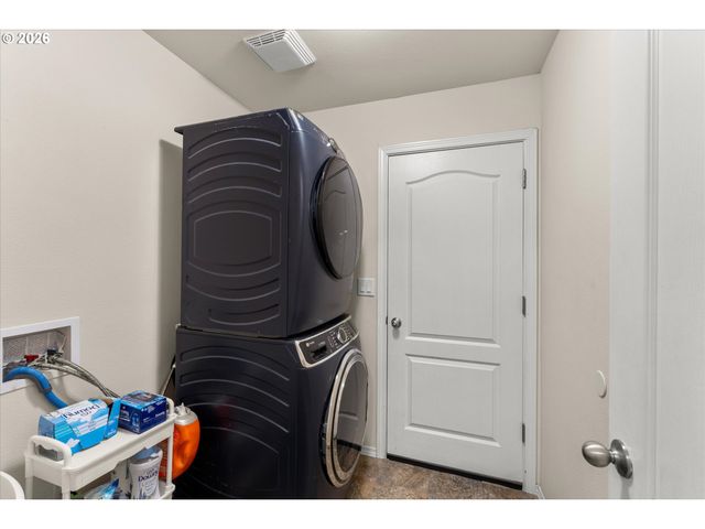 2985 OXFORD St, Woodburn, OR 97071