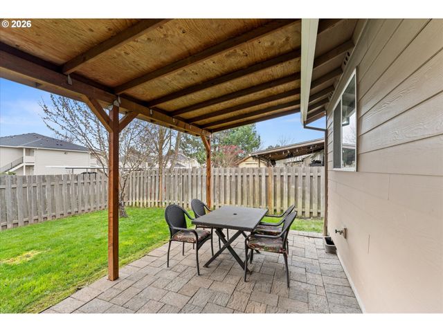 2985 OXFORD St, Woodburn, OR 97071