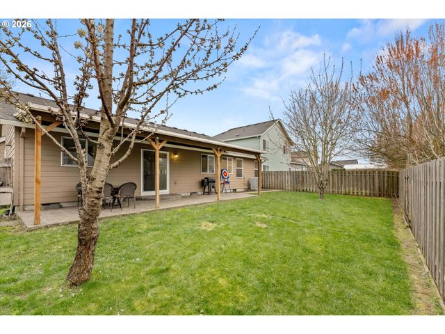 2985 OXFORD St, Woodburn, OR 97071