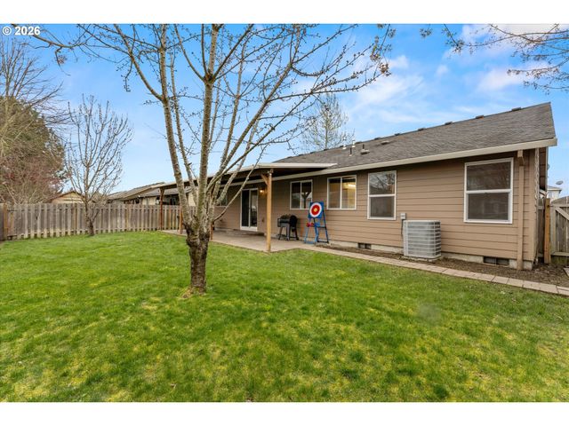 2985 OXFORD St, Woodburn, OR 97071