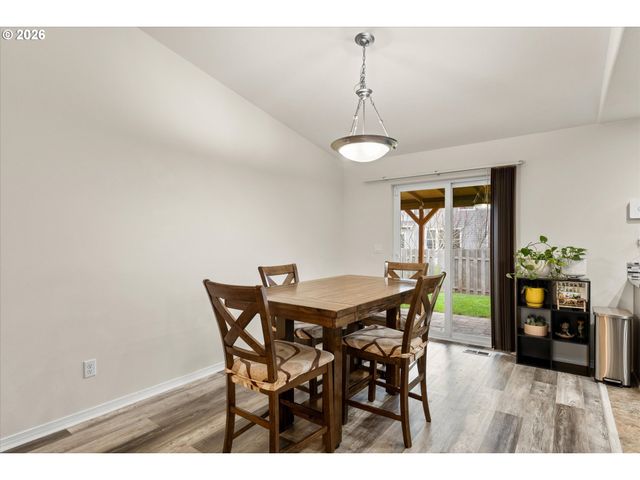 2985 OXFORD St, Woodburn, OR 97071