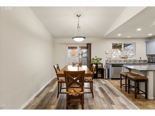 2985 OXFORD St, Woodburn, OR 97071