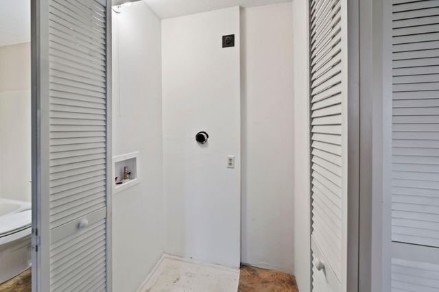 4350 Trenton Lane N 315, Plymouth, MN 55442