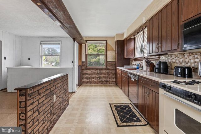 525 W RED BANK AVE, West Deptford, NJ 08096