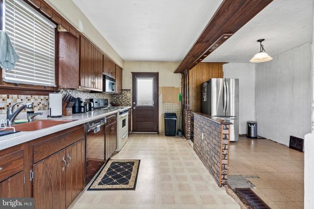 525 W RED BANK AVE, West Deptford, NJ 08096