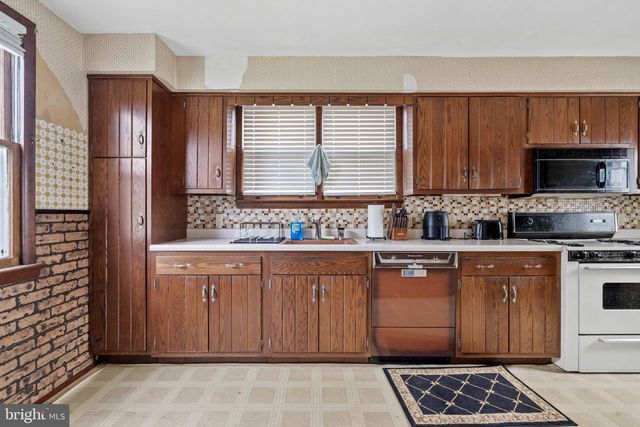 525 W RED BANK AVE, West Deptford, NJ 08096