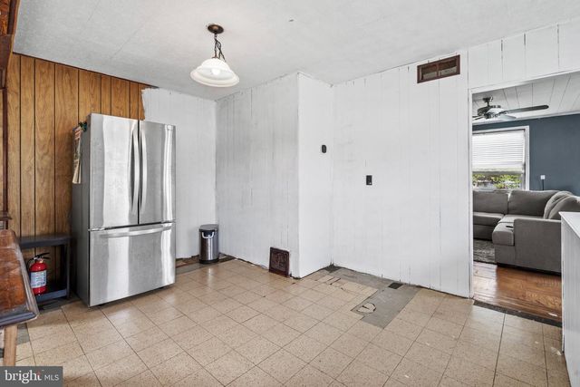 525 W RED BANK AVE, West Deptford, NJ 08096