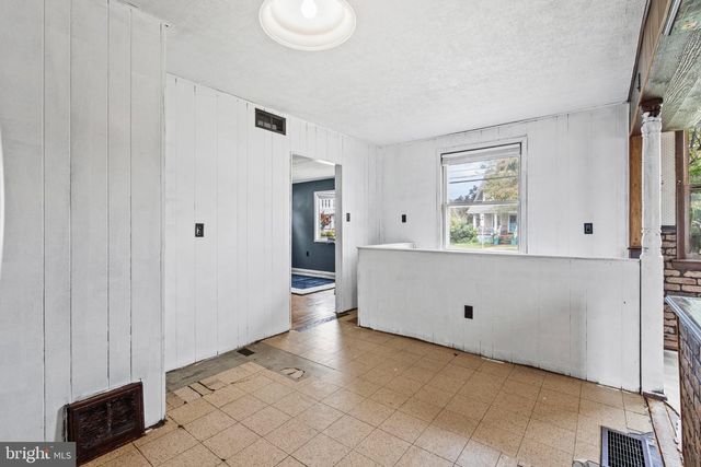 525 W RED BANK AVE, West Deptford, NJ 08096