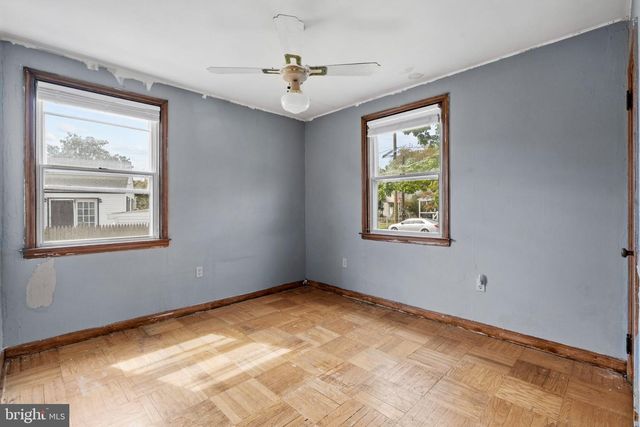 525 W RED BANK AVE, West Deptford, NJ 08096
