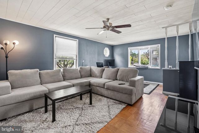525 W RED BANK AVE, West Deptford, NJ 08096