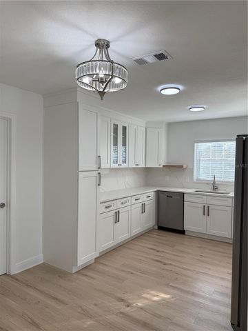 2924 W BRADDOCK STREET, Tampa, FL 33607