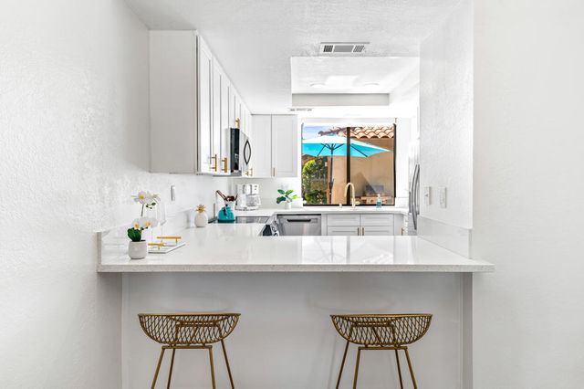 332 S Sierra Madre, Palm Desert, CA 92260