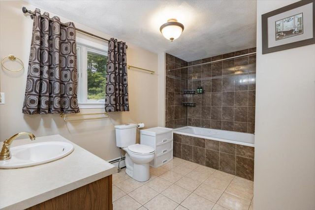 8 Homestead Drive, Raymond, NH 03077