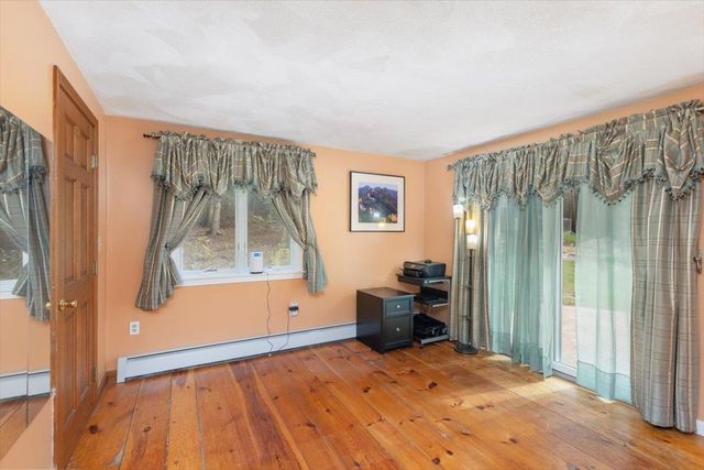 8 Homestead Drive, Raymond, NH 03077