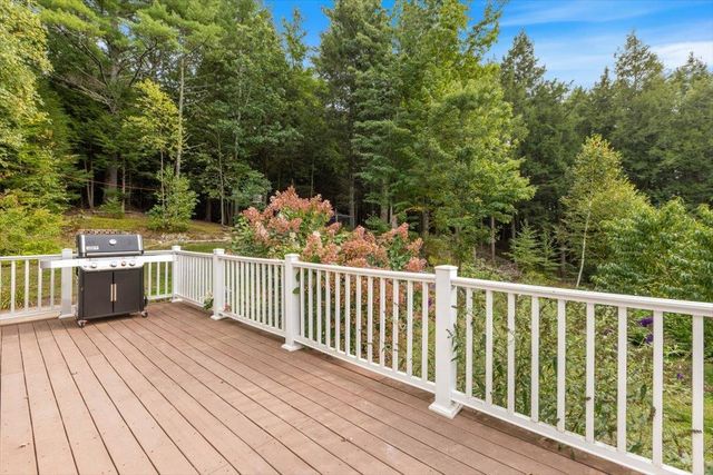 8 Homestead Drive, Raymond, NH 03077
