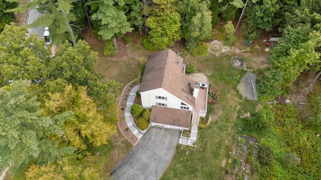 8 Homestead Drive, Raymond, NH 03077