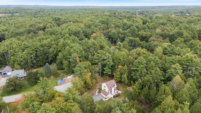 8 Homestead Drive, Raymond, NH 03077