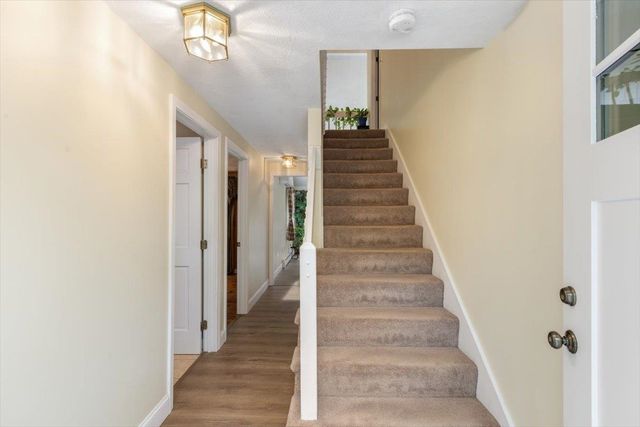 8 Homestead Drive, Raymond, NH 03077