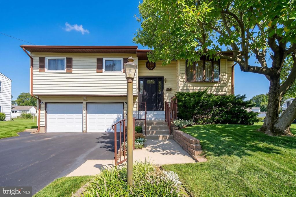 13 GARY DR, HAMILTON, NJ 08690 — exterior