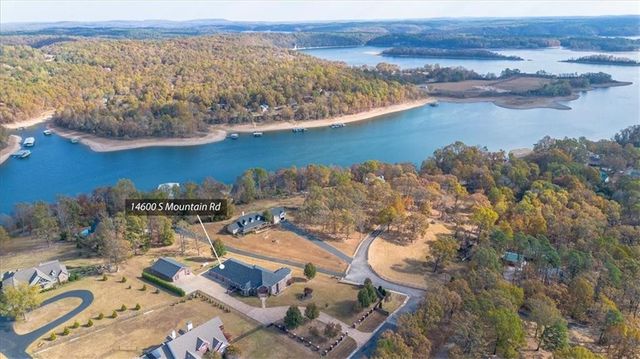 14600 S Mountain Road, Lowell, AR 72745