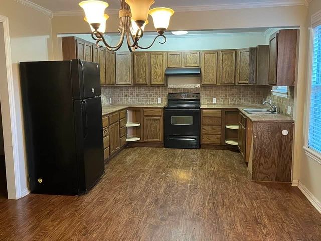 413 E Meredith Street, Marshall, TX 75670