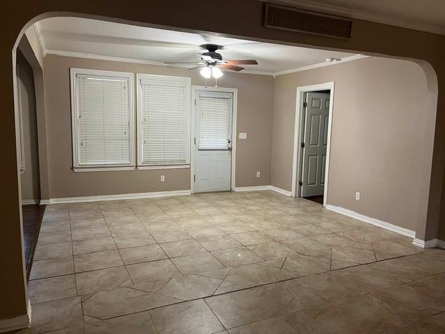 413 E Meredith Street, Marshall, TX 75670