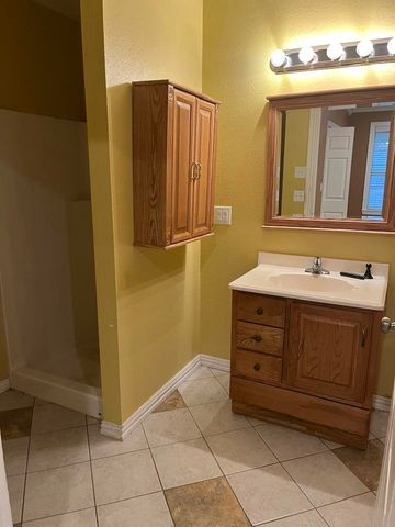 413 E Meredith Street, Marshall, TX 75670