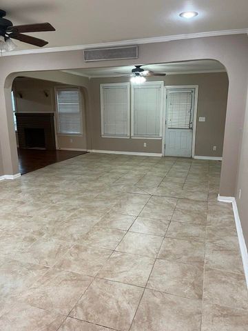 413 E Meredith Street, Marshall, TX 75670