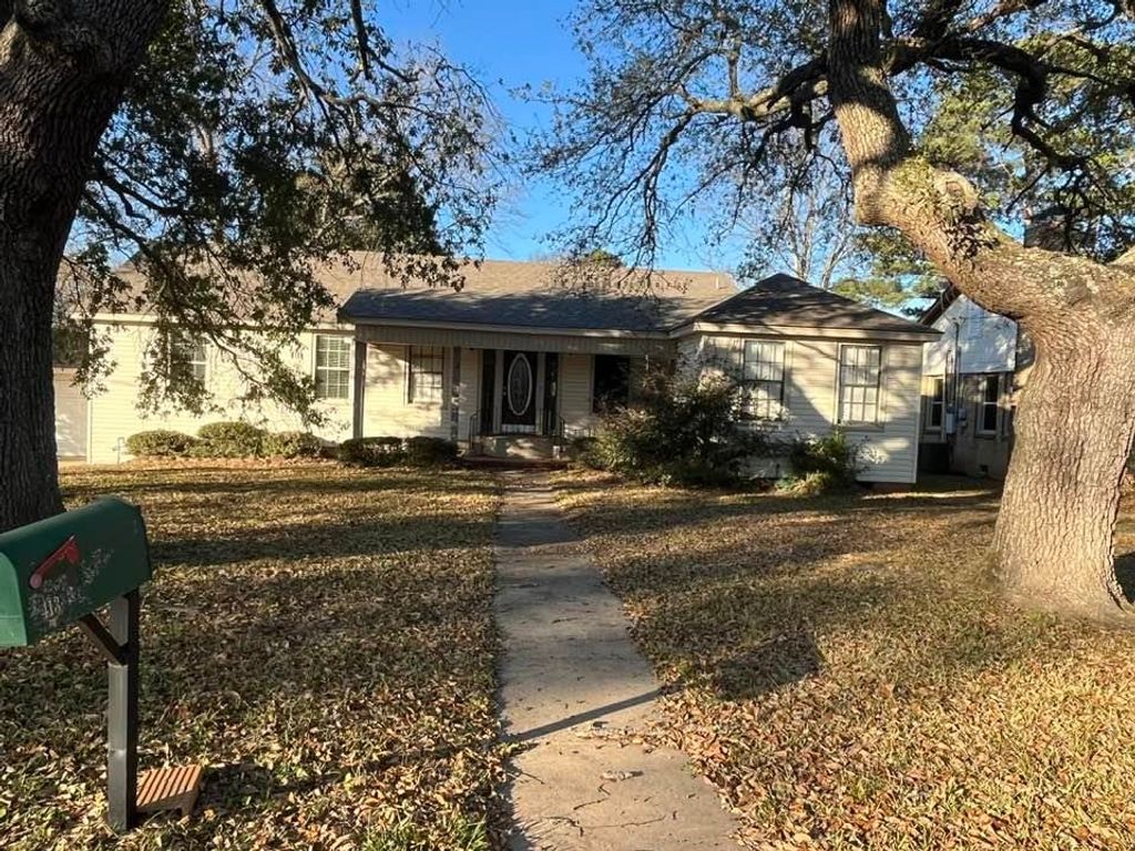 413 E Meredith Street, Marshall, TX 75670