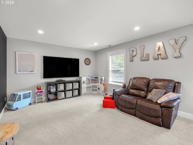 1088 DOLLAR St, West Linn, OR 97068