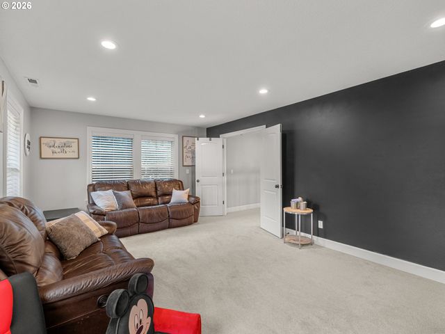 1088 DOLLAR St, West Linn, OR 97068