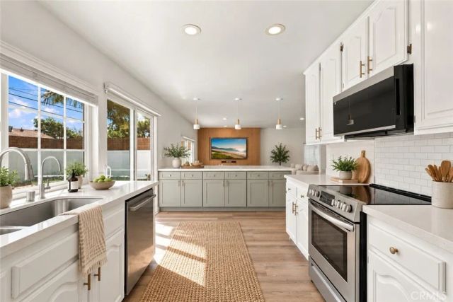 19552 Helena Circle, Huntington Beach, CA 92646