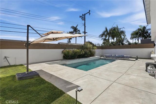 19552 Helena Circle, Huntington Beach, CA 92646
