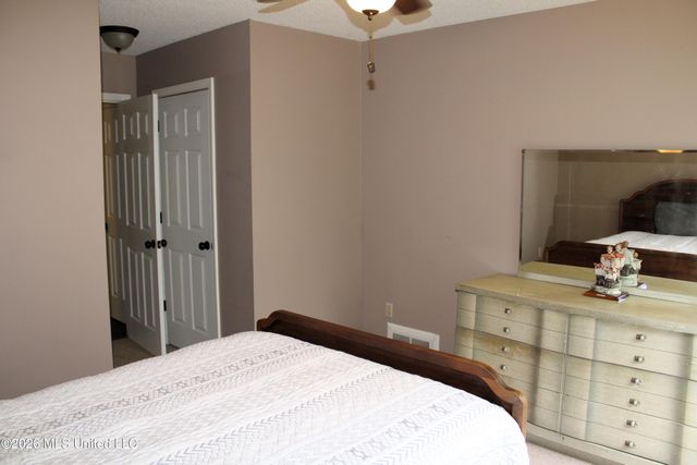 5676 Southbend Lane, Olive Branch, MS 38654