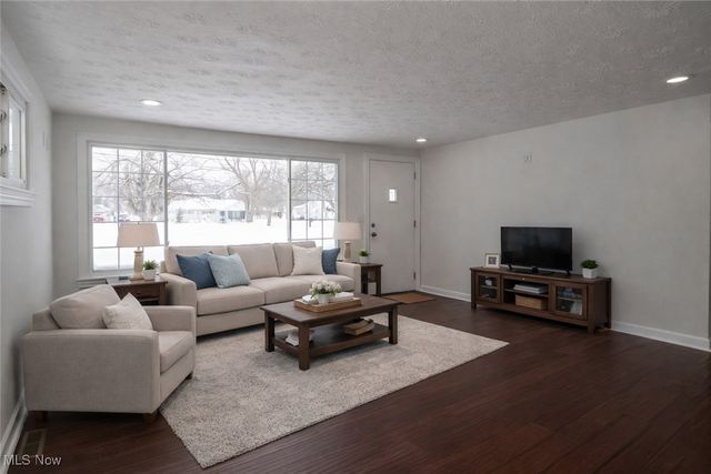 3796 Sanford Drive, Brunswick, OH 44212