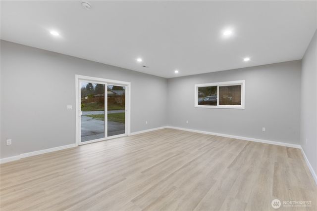 604 NE Valley Oak Drive, Bremerton, WA 98311