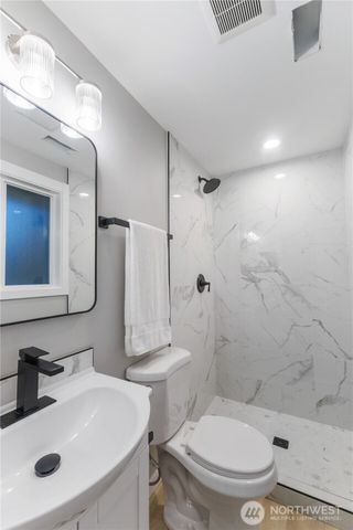 604 NE Valley Oak Drive, Bremerton, WA 98311