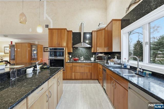 4 Lesa Lane, Hillsdale, NJ 07642