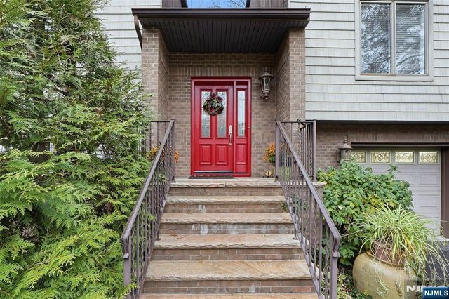 4 Lesa Lane, Hillsdale, NJ 07642