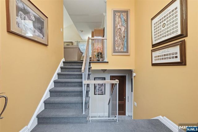 4 Lesa Lane, Hillsdale, NJ 07642